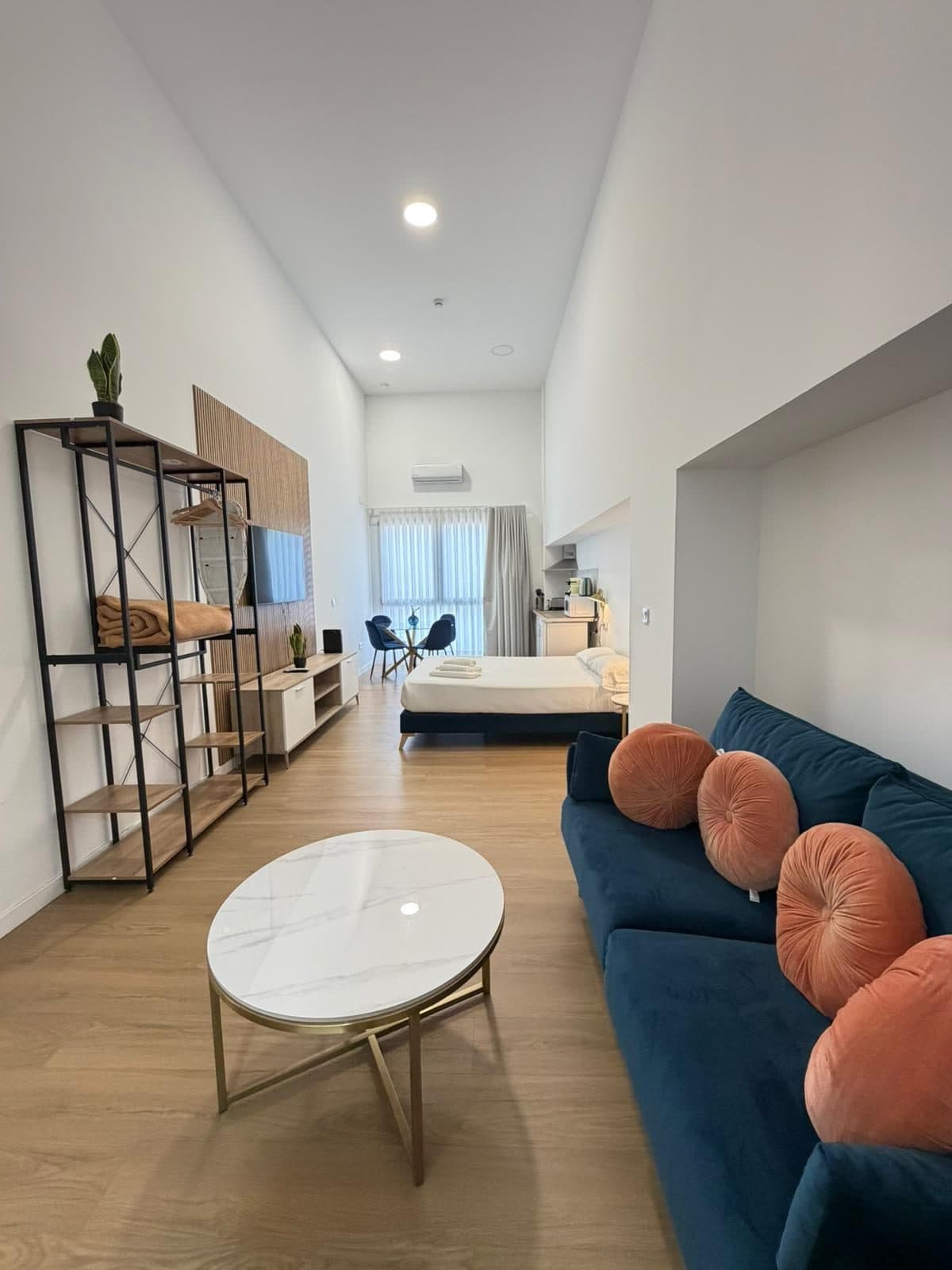 Interior de una vivienda reformada por Arena Capital en Russafa, Valencia