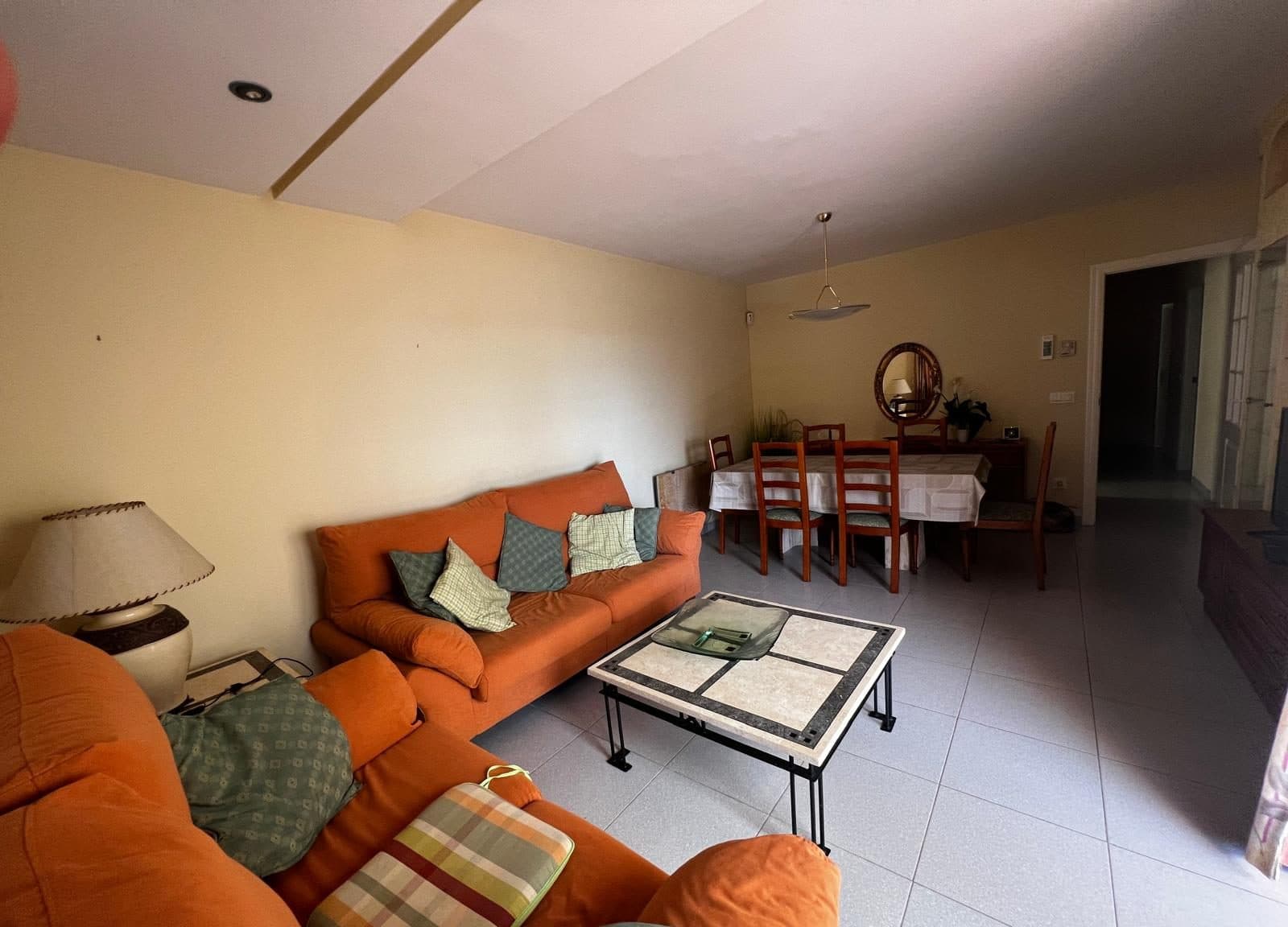 Salón de una vivienda Arena Capital habitada por sus compradores