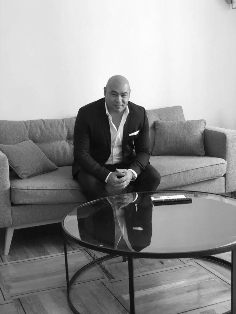 Andrés Fragoso en blanco y negro, retrato del fundador